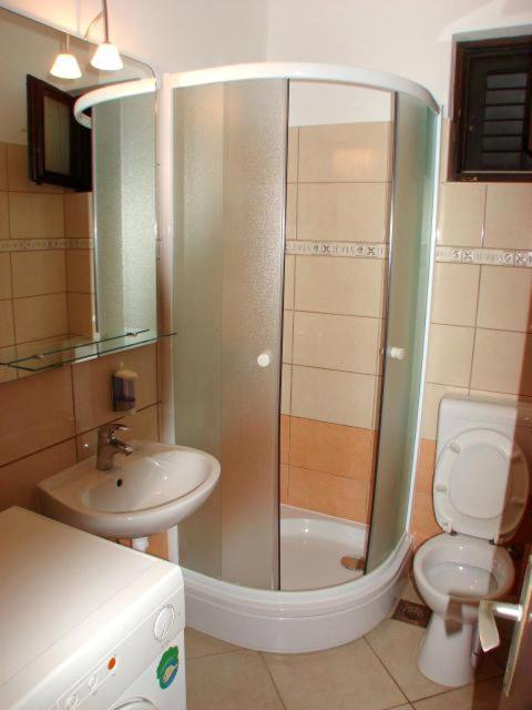 מימיצה Apartments By The Sea Pisak, Omis - 658 מראה חיצוני תמונה