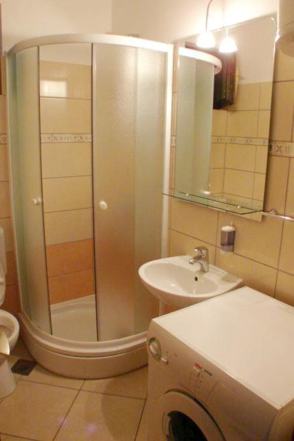 מימיצה Apartments By The Sea Pisak, Omis - 658 מראה חיצוני תמונה